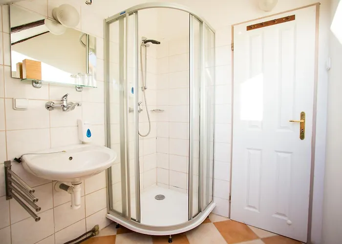 Ctrnactka Πανσιόν